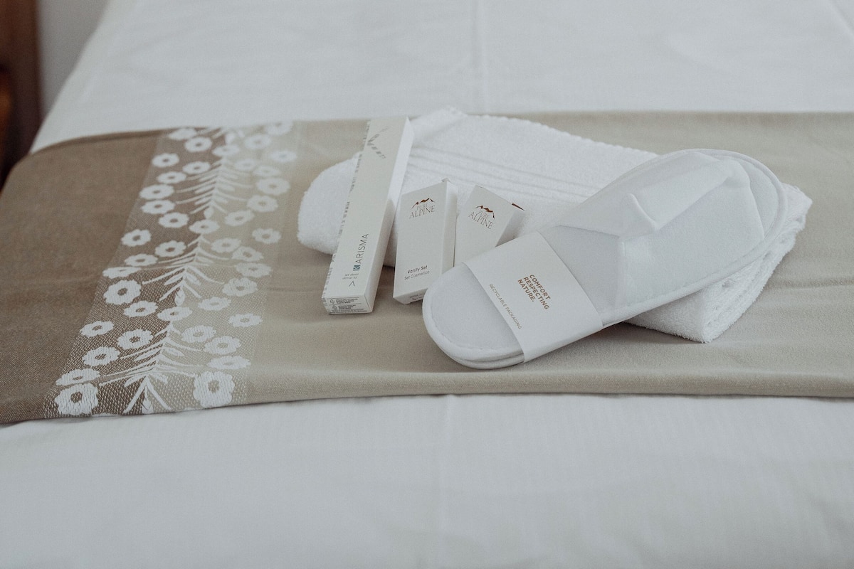 Habitación individual Confort | Escritorio, wifi gratis y ropa de cama