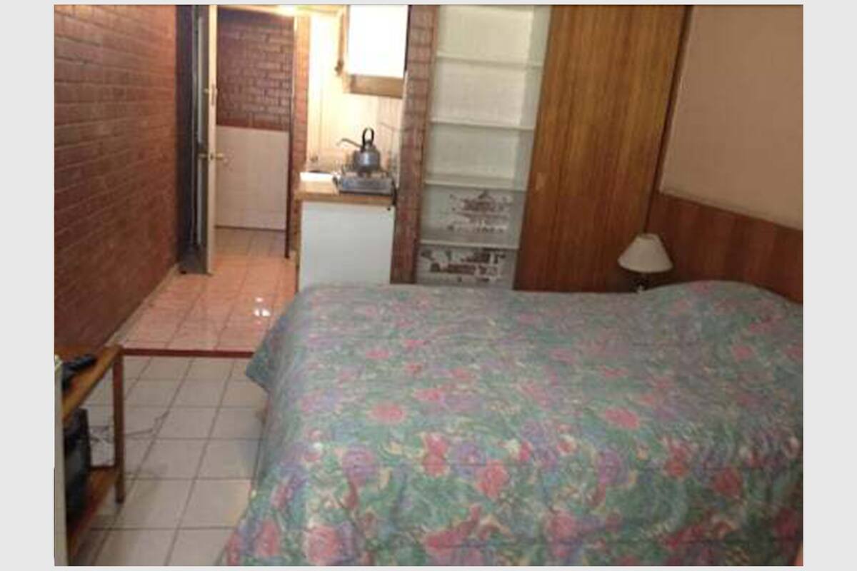 WiFi (free), bed sheets
