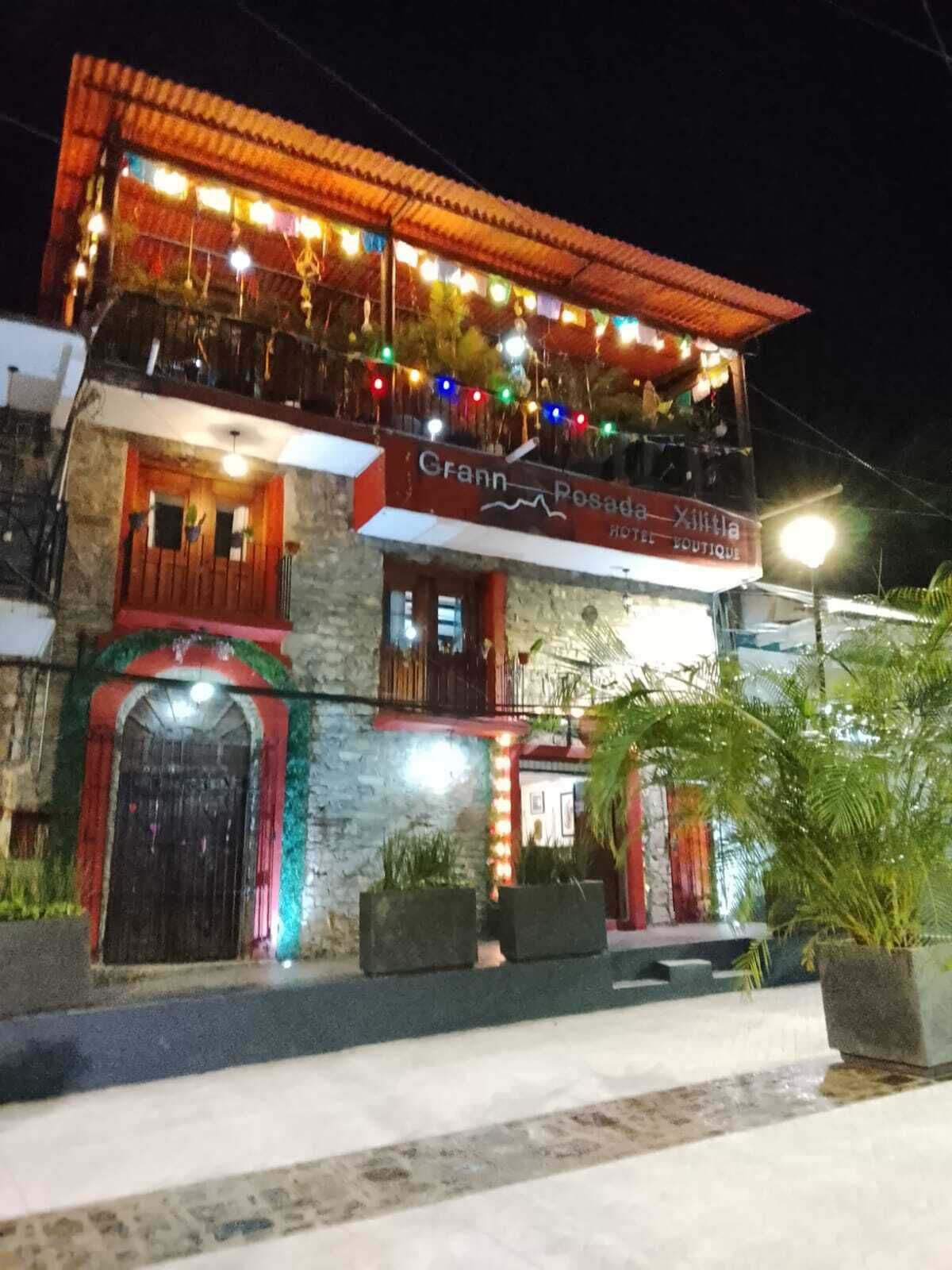 Vista frontal de la propiedad