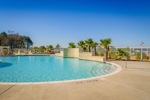 3 outdoor pools, pool loungers - Holiday Inn Club Vacations Villages Resort at Lake Palestine by IHG (Flint)