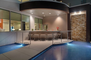 A modern indoor pool area with a bar and seating. - Staybridge Suites Miami International Airport by IHG (Miami)