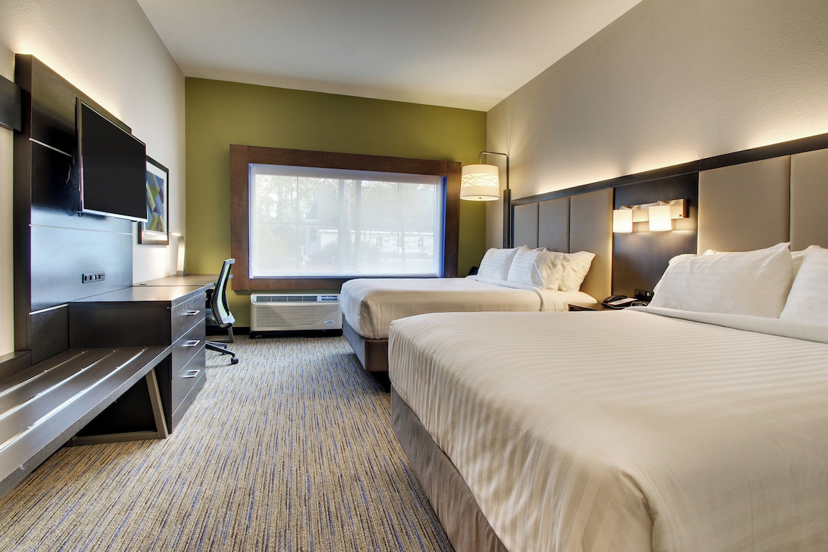 Standard Room, 2 Queen Beds (Walk-In Shower) | Pillow-top beds, in-room safe, desk, laptop workspace