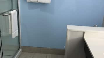 Standard Room, 2 Queen Beds | Bathroom