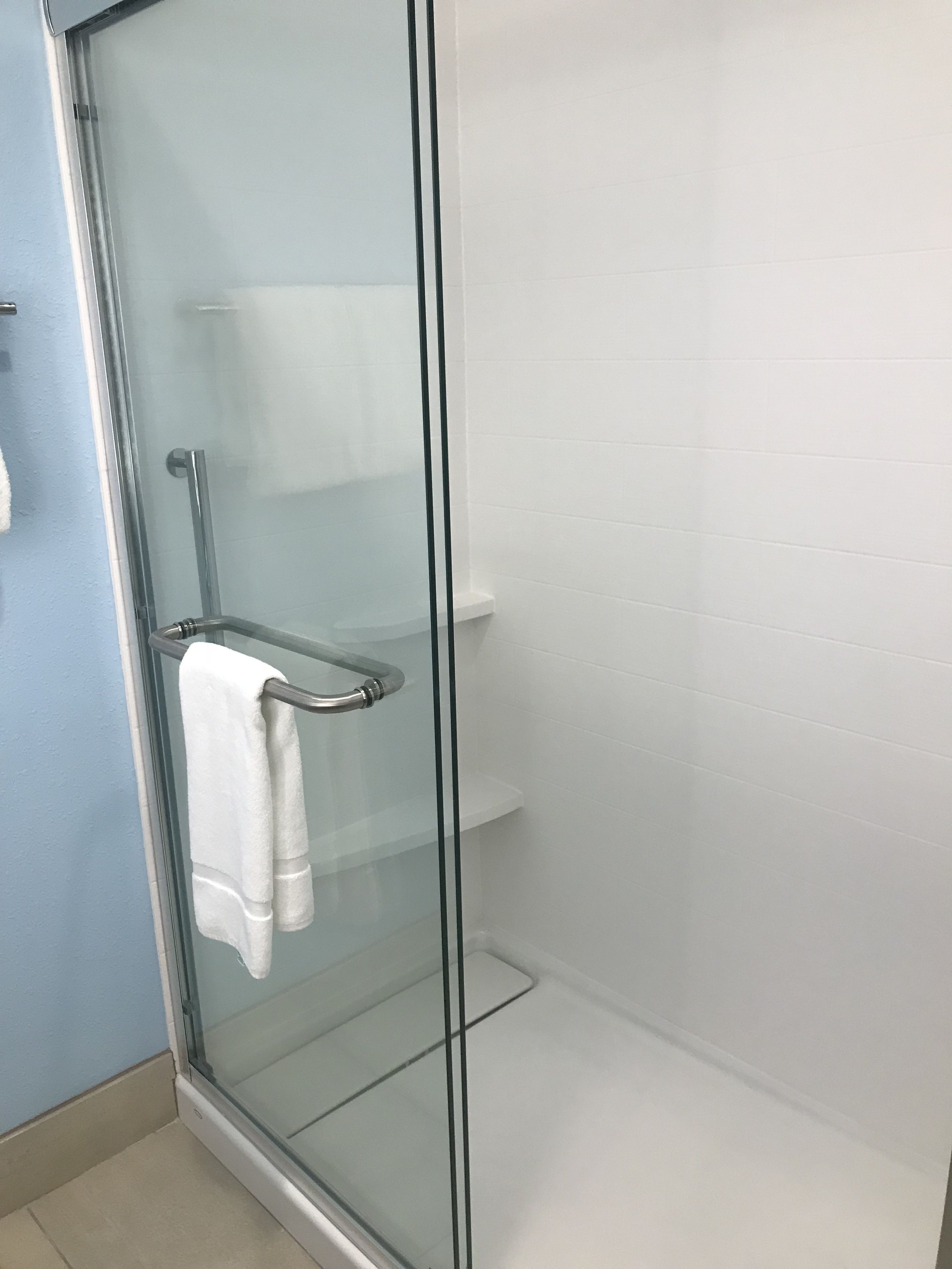 standard room, 1 king bed, roll-in shower (communications, roll-in shower) | pillow-top beds, in-room safe, desk, laptop workspace