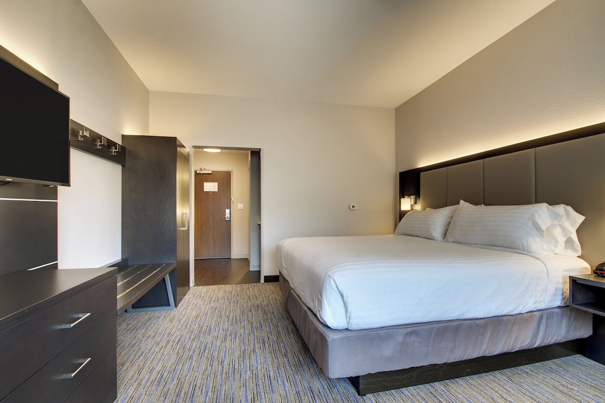 Pillow-top beds, in-room safe, desk, laptop workspace