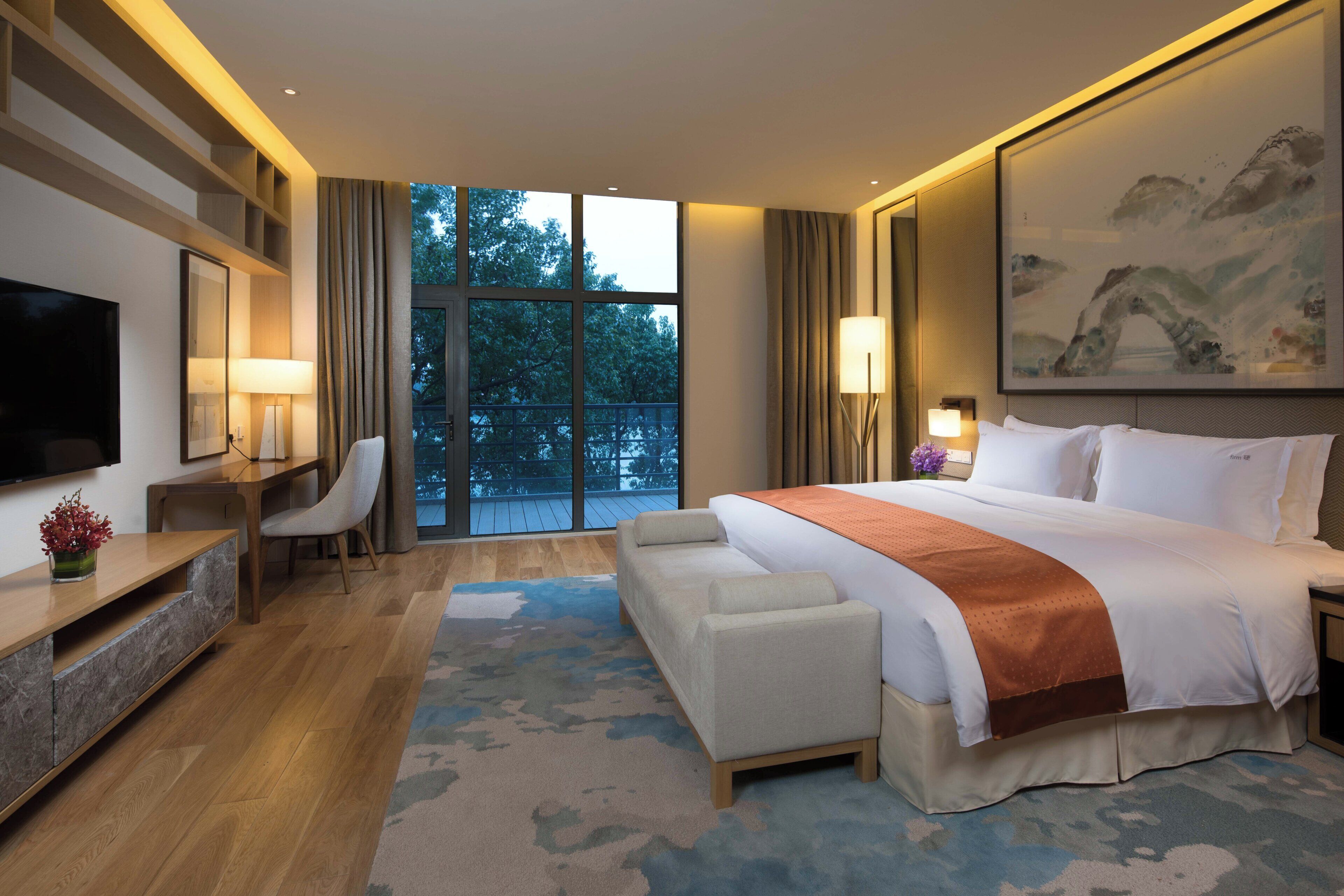 1 bedroom, premium bedding, down comforters, minibar