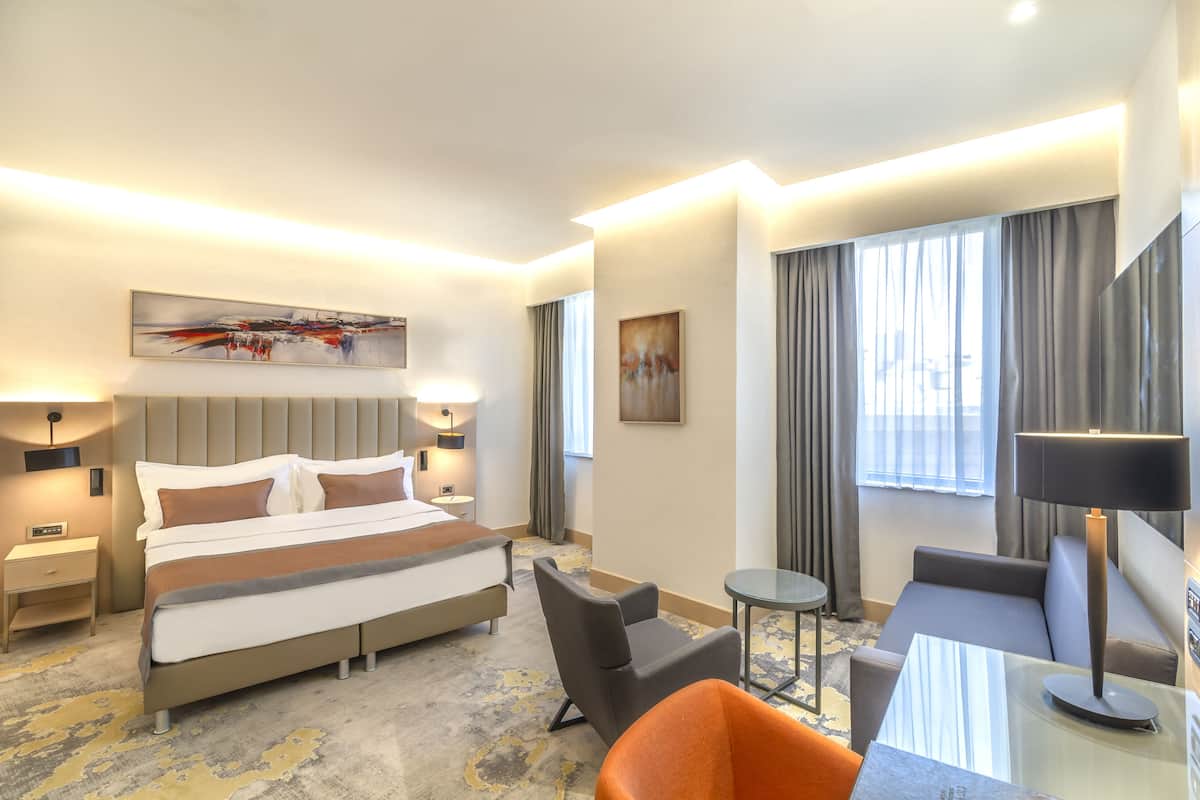 1 bedroom, premium bedding, minibar, in-room safe