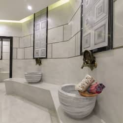 Sauna, hot tub, steam room, hot stone massages, deep-tissue massages