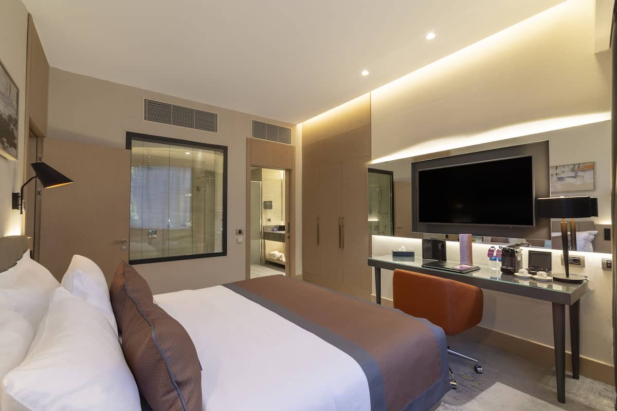 1 bedroom, premium bedding, minibar, in-room safe