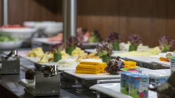 Daily continental breakfast (EUR 15 per person)