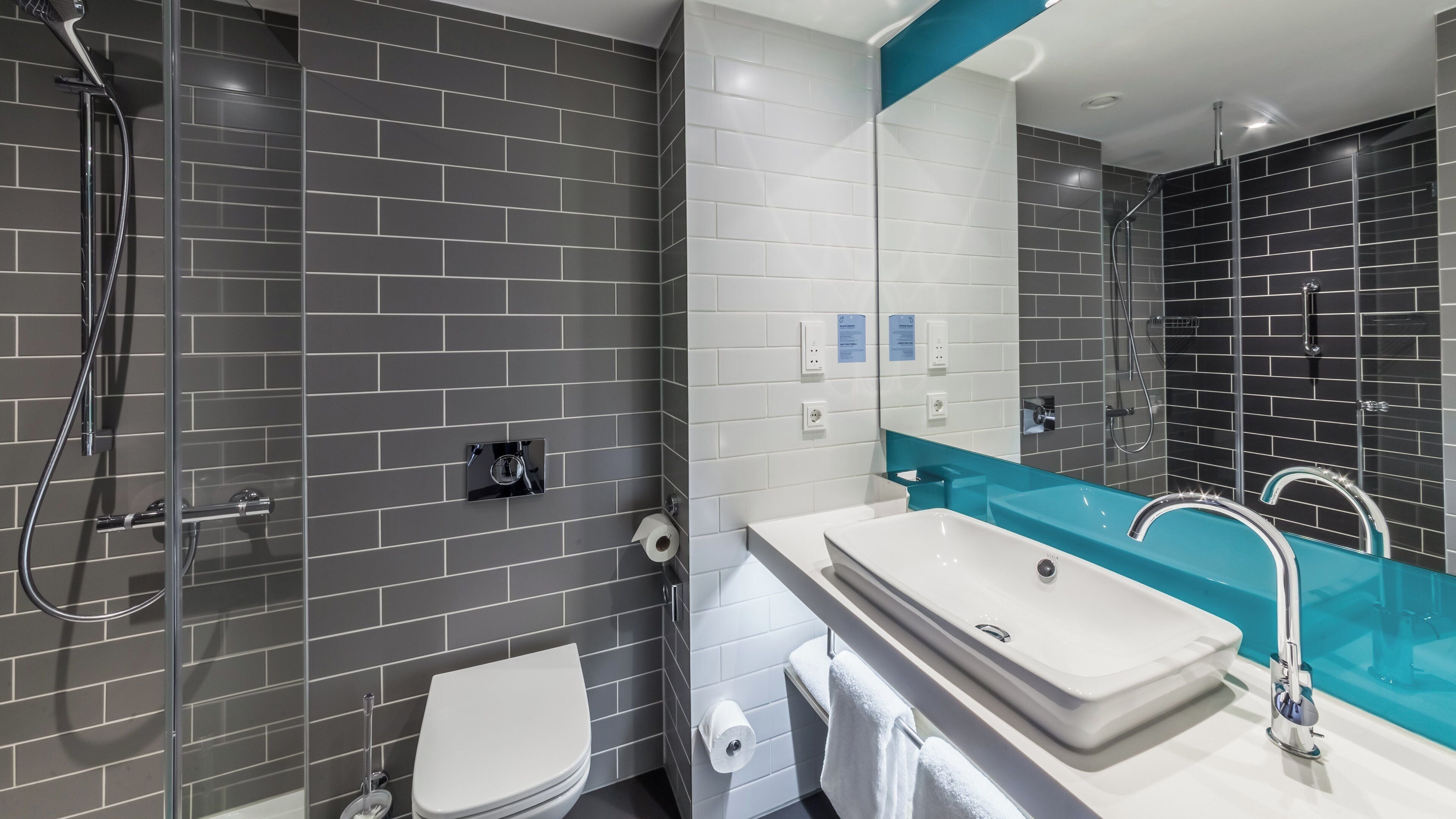 Standard Room | In-room safe, desk, laptop workspace, blackout drapes