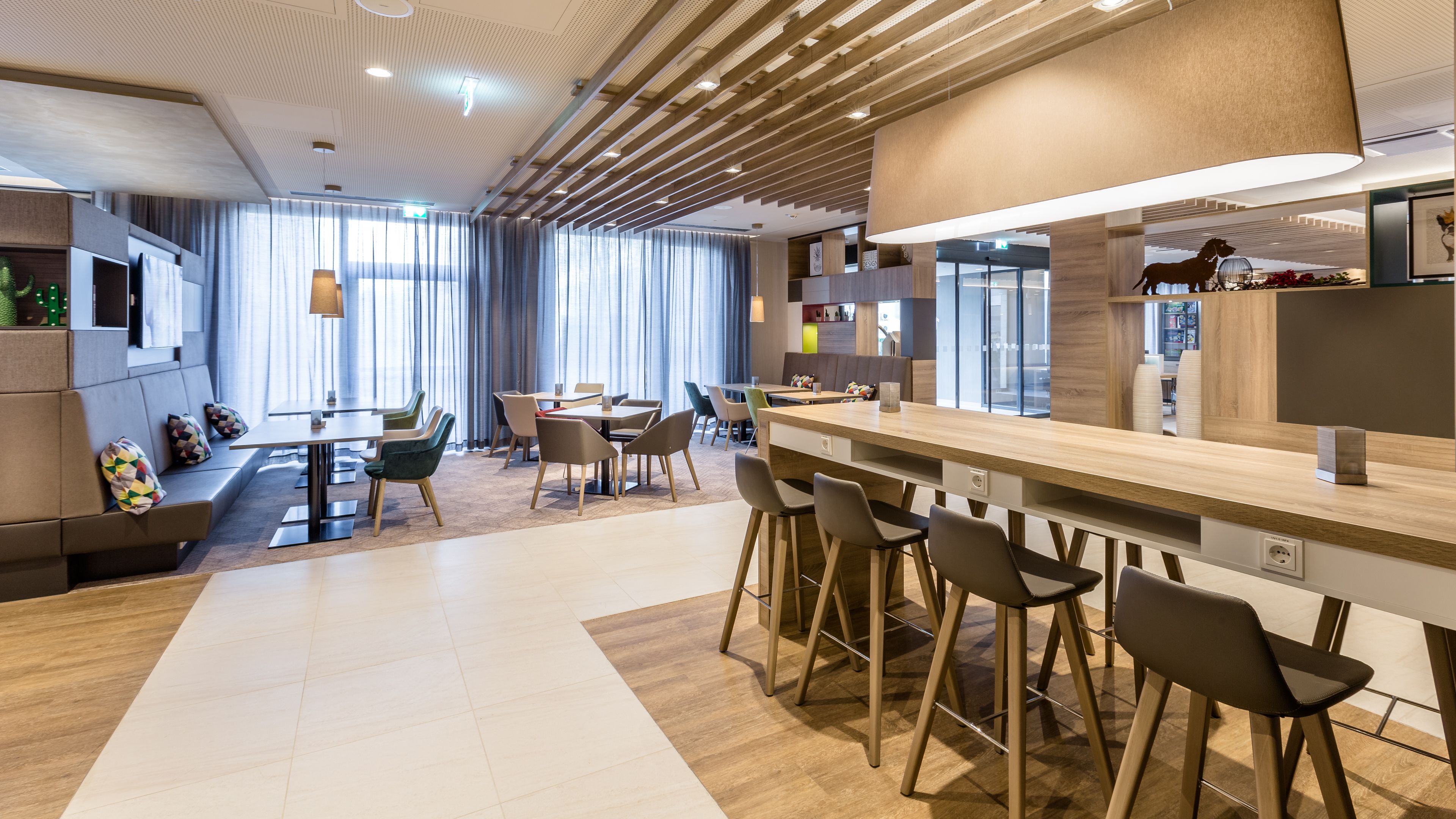 breakfast, lunch and dinner served