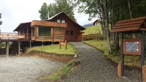 Property entrance - Kila Tai Tai Lodge (Curarrehue)