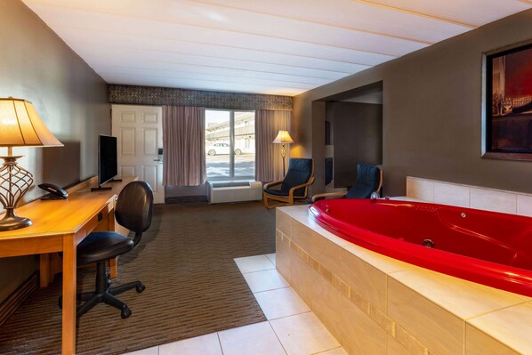 Tabla de planchar con plancha, wifi gratis y ropa de cama