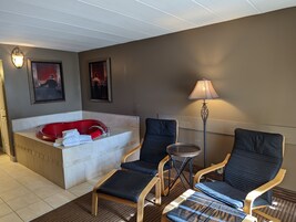 Tabla de planchar con plancha, wifi gratis y ropa de cama 