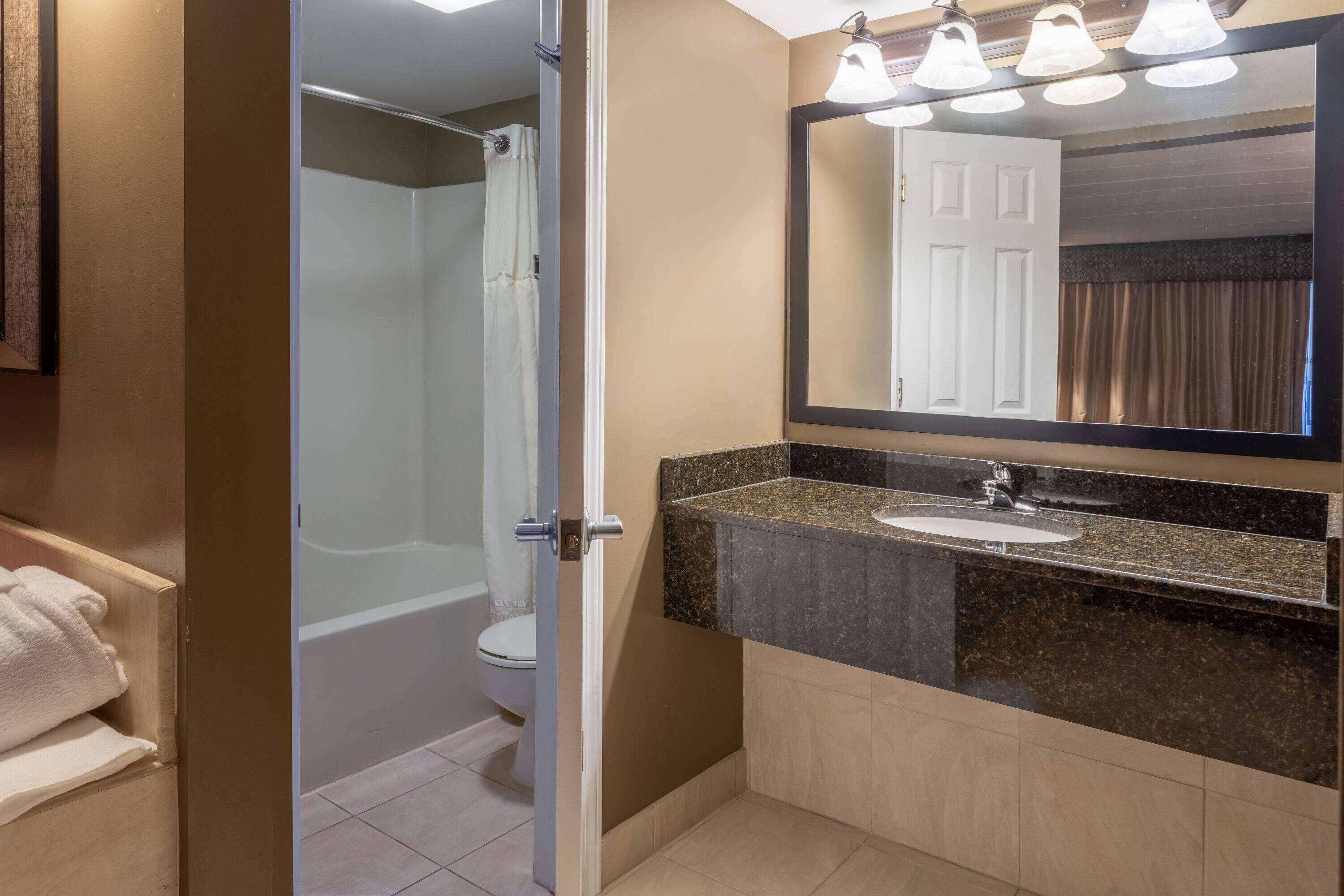 Chuveiro/banheira combinados, toalhas de banho