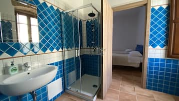 Double or Twin Room | Bathroom | Shower, free toiletries, hair dryer, bidet