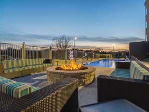 Sesongbasert utendørsbasseng