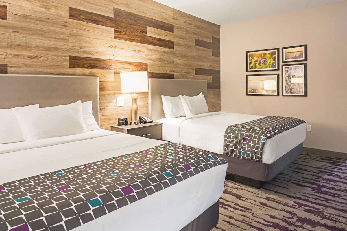 Premium bedding, desk, iron/ironing board, free WiFi