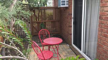 Twin Room, Jetted Tub, Courtyard Area | Terrace/patio