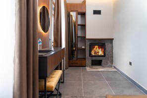 Standart Room with Fireplace | 2 dormitorios, ropa de cama de alta calidad, colchones Select Comfort