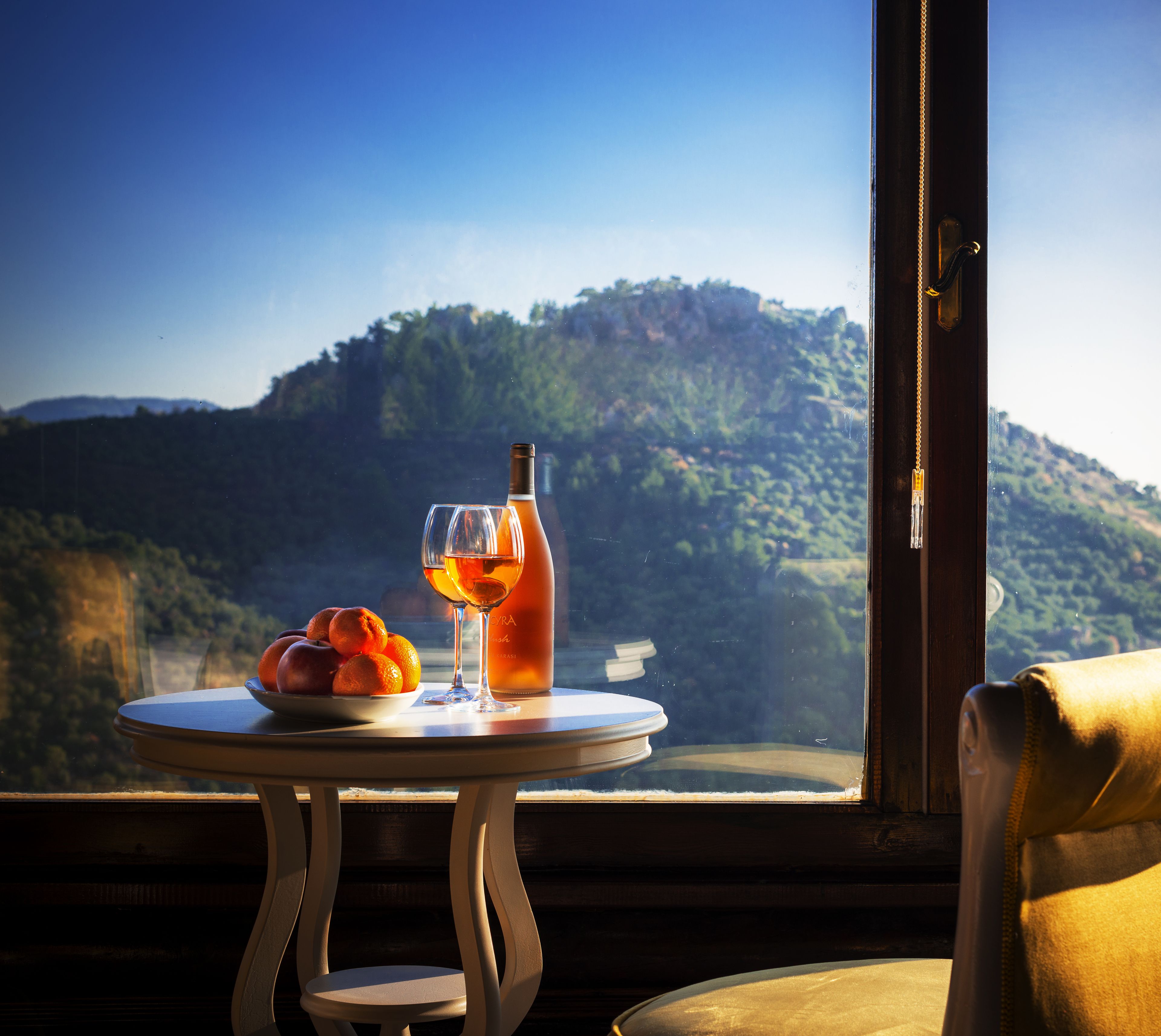 duplex room with fireplace | room service – dining