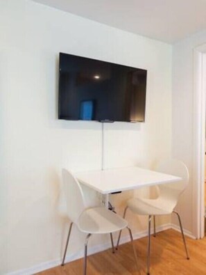 Apartment, 1 Bedroom (L-7859) | Living area
