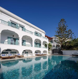 Outdoor pool - Hotel Armonia (Santorini)