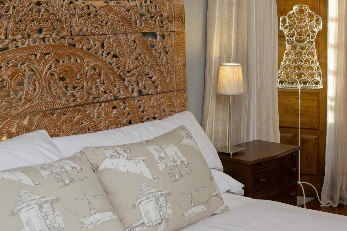 Kamar Double atau Twin | Setrika/meja setrika dan tempat tidur bayi (biaya tambahan)
