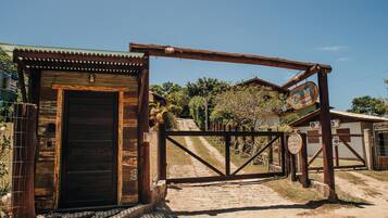 Huisje | Voorkant accommodatie - avond/nacht