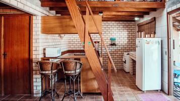 Huisje, 2 slaapkamers, uitzicht op zwembad | Privékitchenette