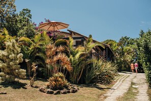 小屋 | 住宿正面 (夜晚)