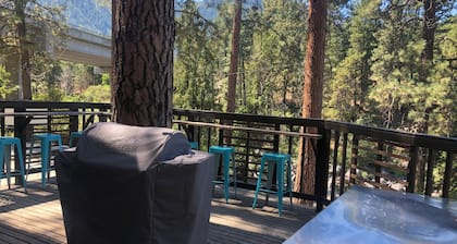 LOGE Leavenworth Riverside
