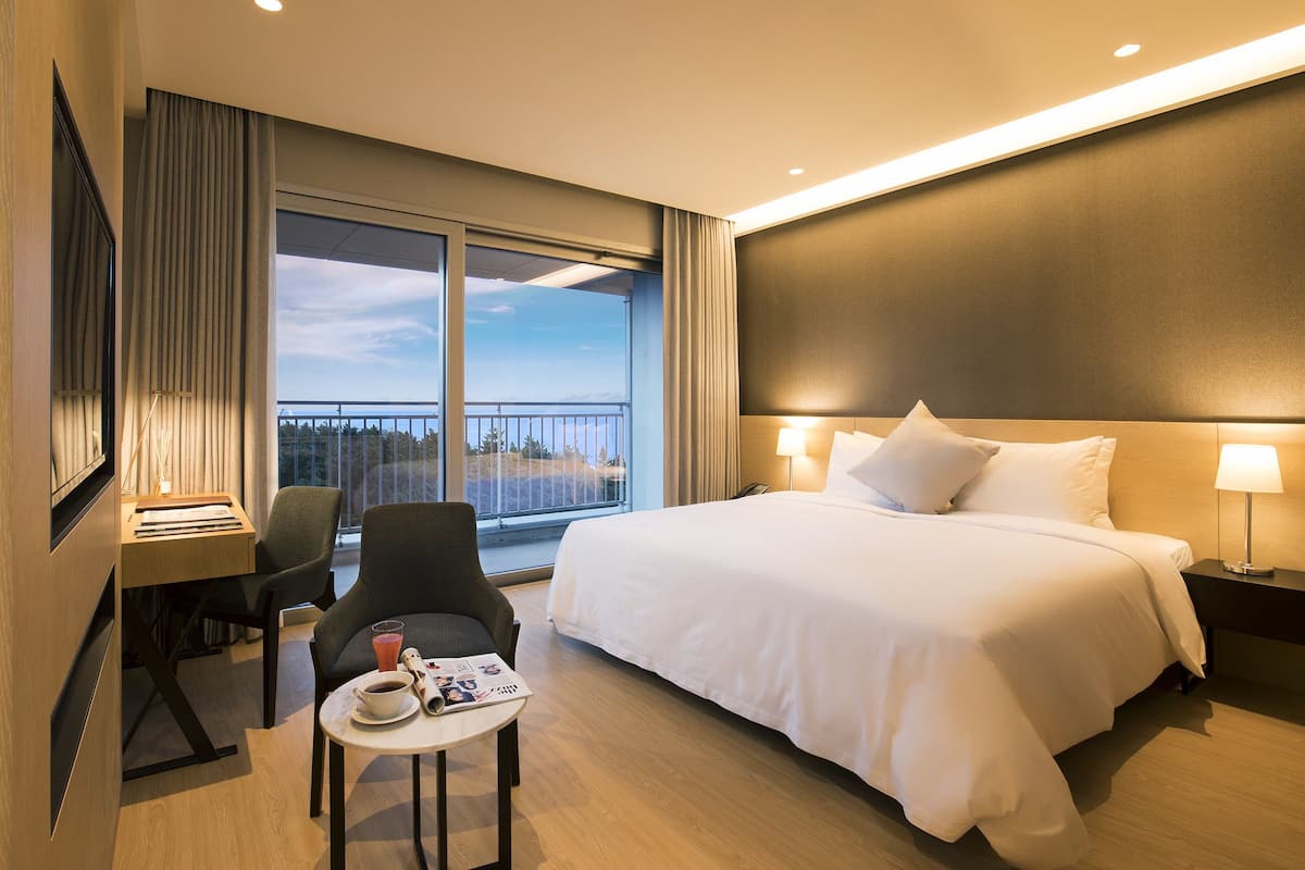 Gorgeous King Double, No-Ocean View