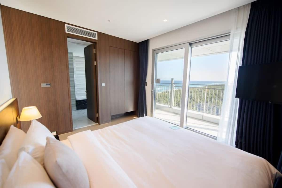 Junior-Suite, eingeschränkter Meerblick (Executive Lounge for 4 people)