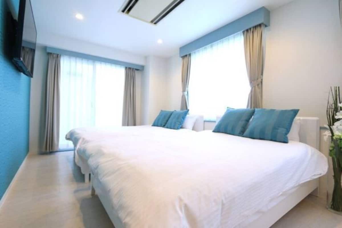 Premium bedding, blackout drapes, iron/ironing board, free WiFi