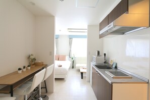 大冰箱、微波炉、炉灶、电热水壶