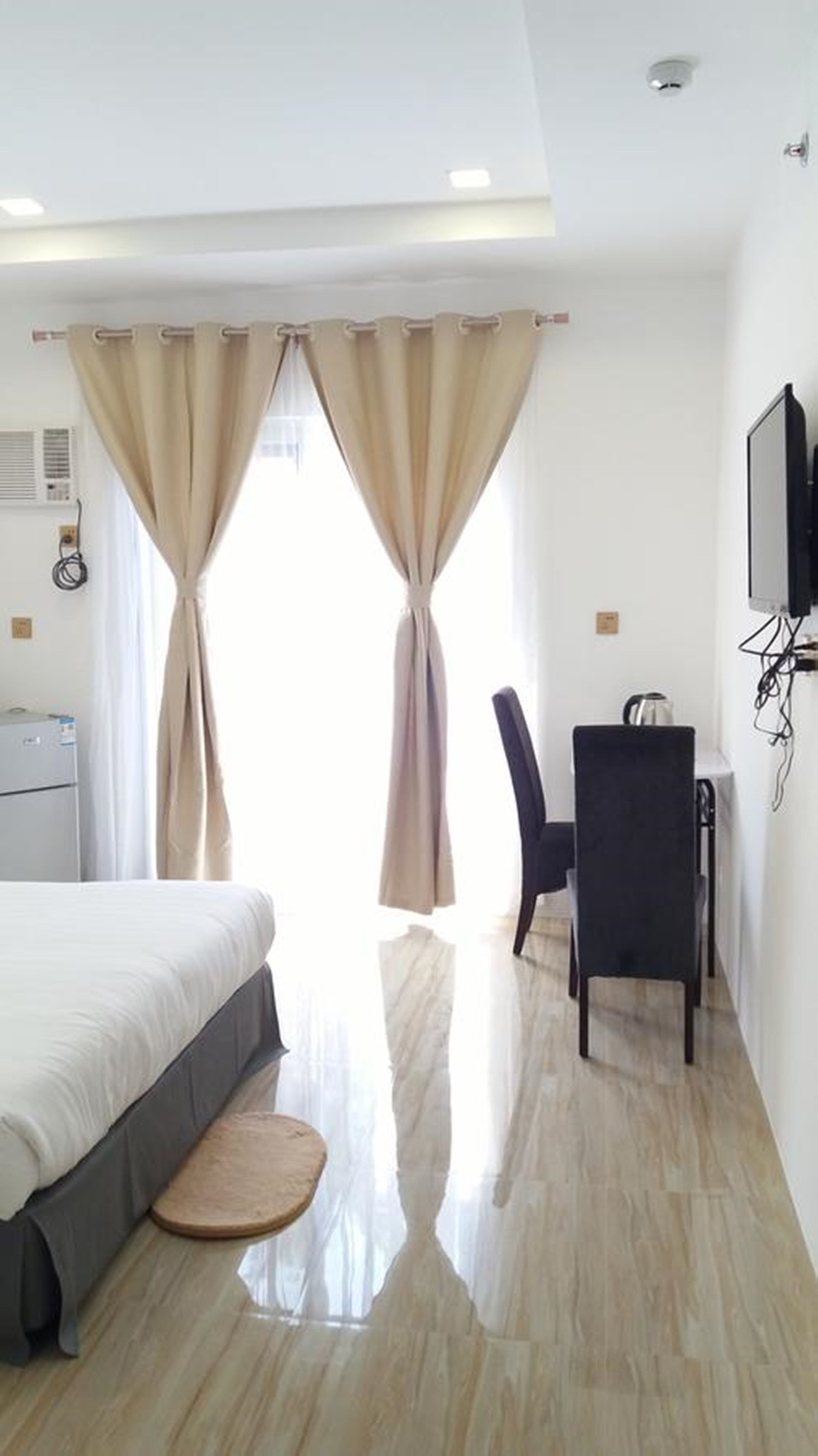 standard room, multiple beds, ensuite | minibar, desk, cots/infant beds, free wifi