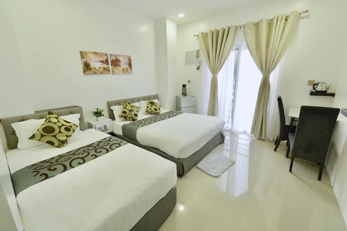 Standard Room, Multiple Beds, Ensuite