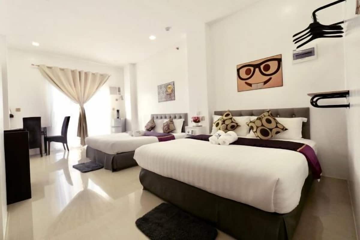 Minibar, desk, cots/infant beds, free WiFi