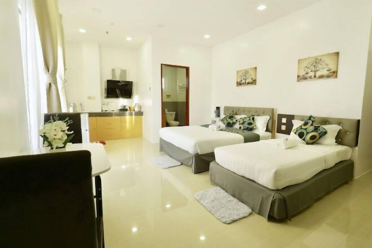 Minibar, desk, cots/infant beds, free WiFi