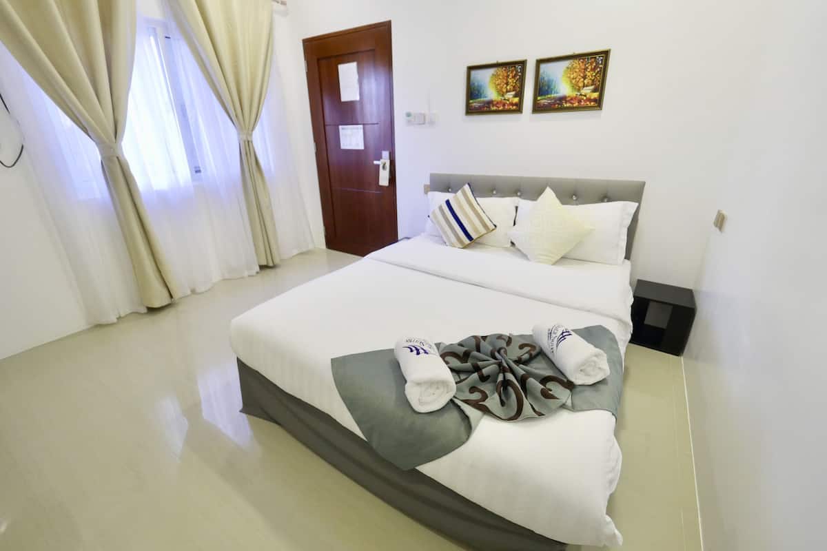 Minibar, desk, cribs/infant beds, free WiFi