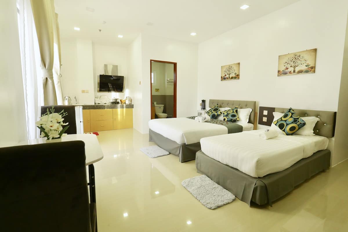 Honeymoon Studio Suite, Multiple Beds, Kitchenette