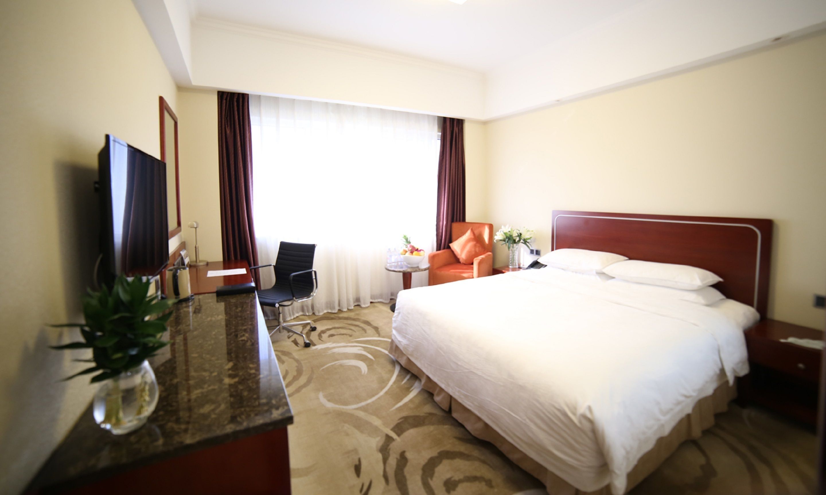 minibar, in-room safe, desk, blackout curtains