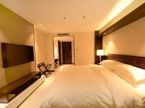 Classic Double Room | Minibar, desk, blackout curtains, free WiFi - Harbin Yuxuan Hotel (Harbin)