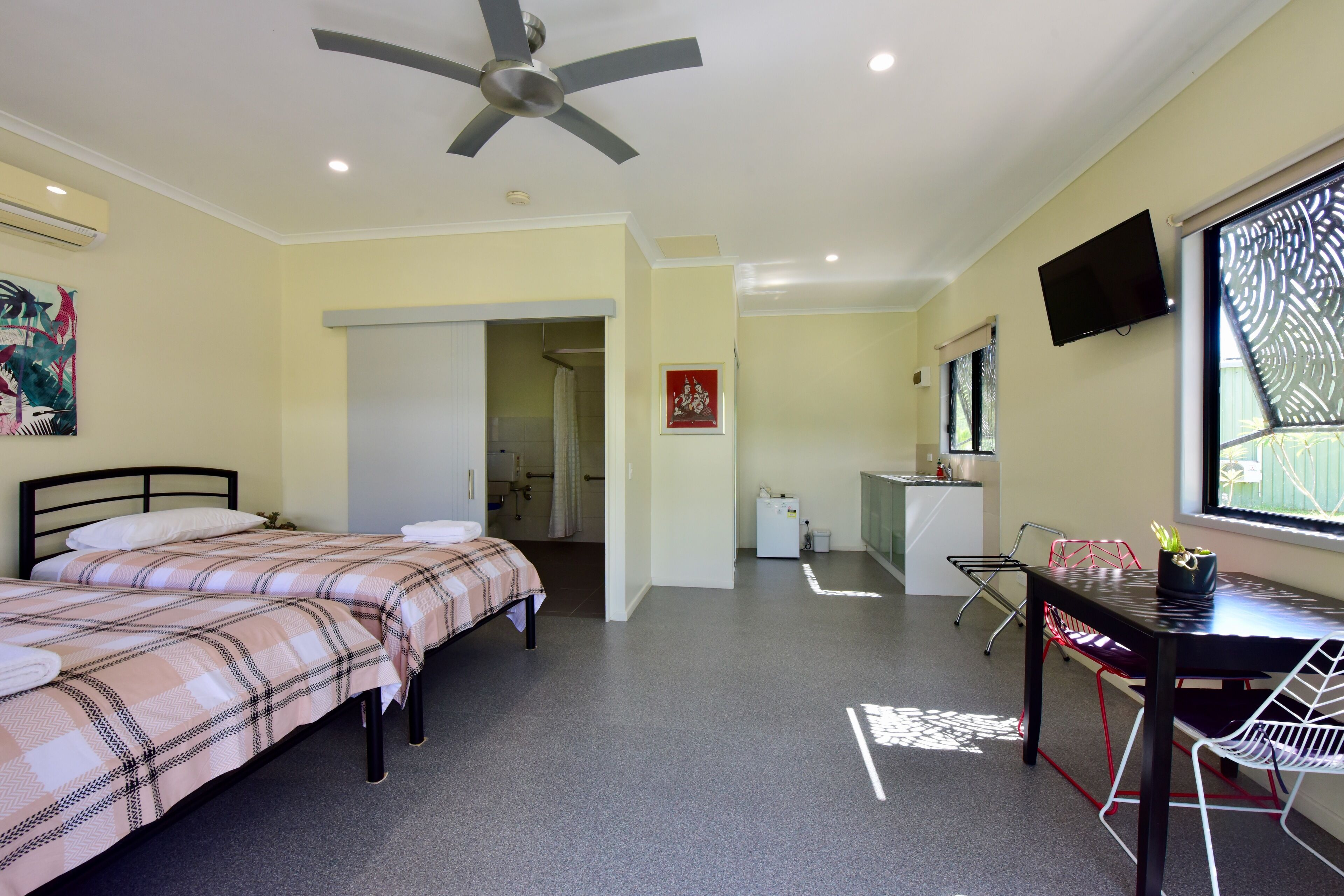 Wheel Chair accessible room - Chalet 4  | Living area