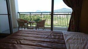 高级双床房, 阳台 (B) | 办公桌、遮光窗帘、隔音、免费 WiFi