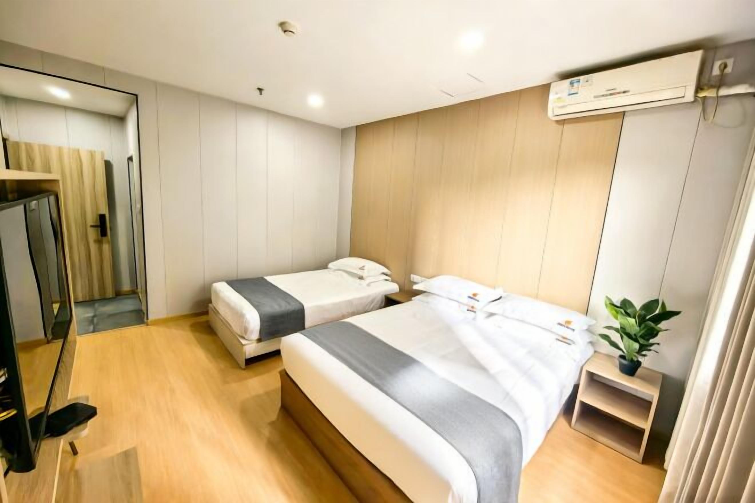 Desk, blackout drapes, free WiFi