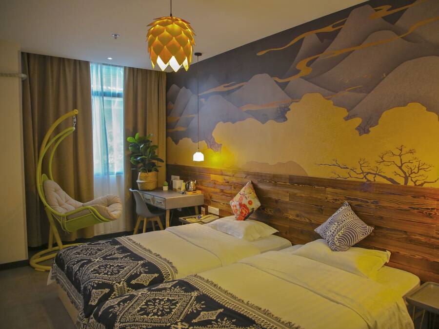 Superior Twin Room A | Desk, blackout curtains, free WiFi
