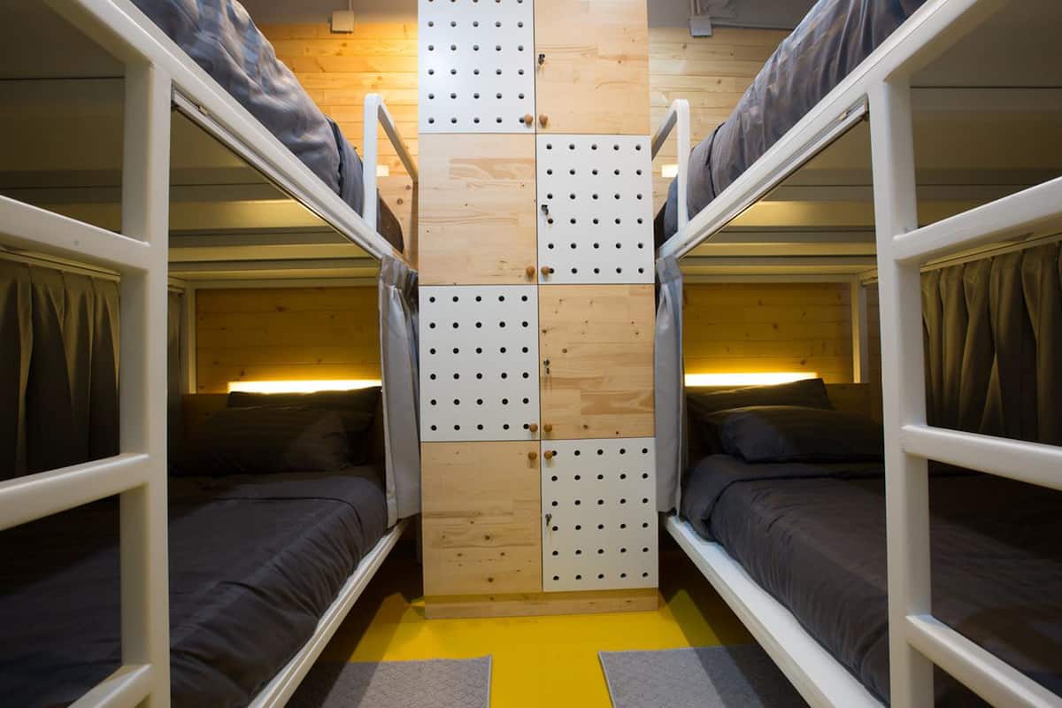 4-Bed Female Dormitory | Con stile personalizzato, con arredamento individuale